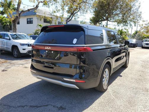 2023 Kia Carnival LX