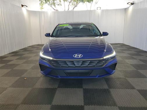 2024 Hyundai ELANTRA SE