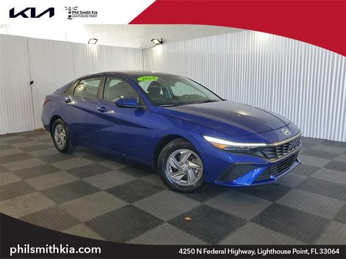 2024 Hyundai ELANTRA SE