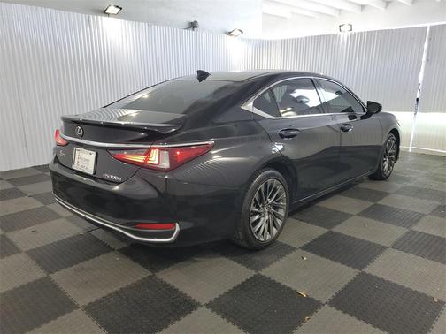 2024 Lexus ES 300h Ultra Luxury