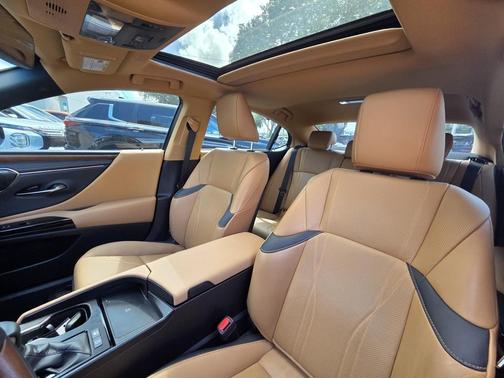 2024 Lexus ES 300h Ultra Luxury