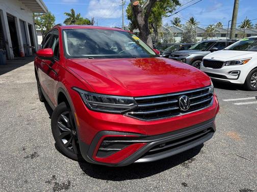 Kings Red Metallic 2023 Volkswagen Tiguan 2.0T SE