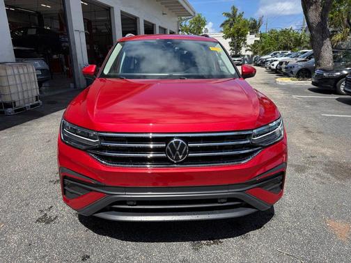 Kings Red Metallic 2023 Volkswagen Tiguan 2.0T SE