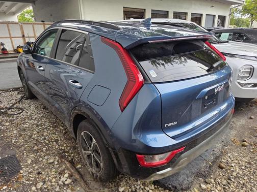 2025 Kia Niro SX