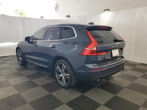 2020 Volvo XC60 T5 Momentum
