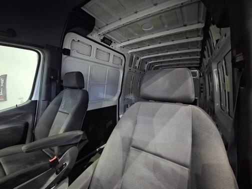2021 Mercedes-Benz Sprinter 2500 Cargo 170 WB