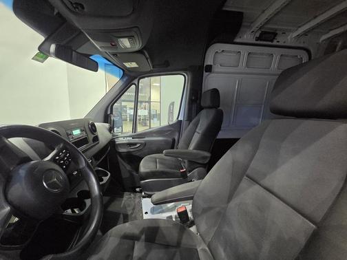 2021 Mercedes-Benz Sprinter 2500 Cargo 170 WB