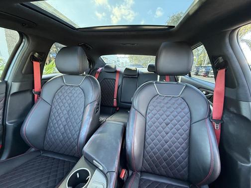 2023 Genesis G70 3.3T RWD