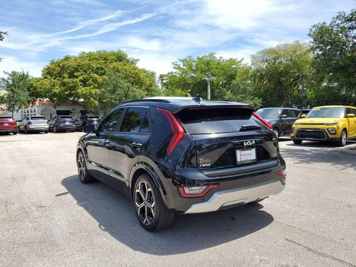 Aurora Black Pearl 2023 Kia Niro Touring