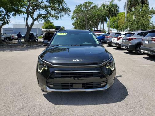 Aurora Black Pearl 2023 Kia Niro Touring