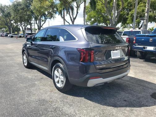 2025 Kia Sorento LX