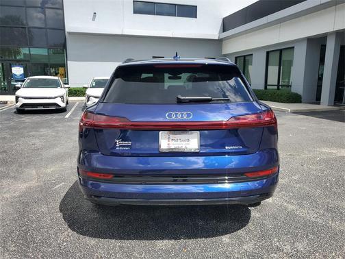 2021 Audi e-tron Premium