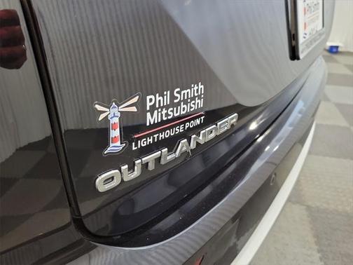 2023 Mitsubishi Outlander PHEV LE