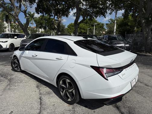 2021 Hyundai ELANTRA HEV Limited