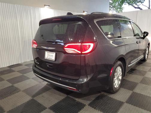 2018 Chrysler Pacifica Touring-L