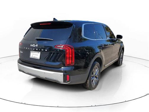 2023 Kia Telluride LX