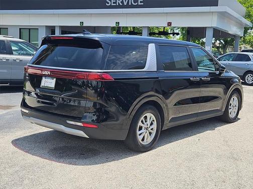 2023 Kia Carnival LX
