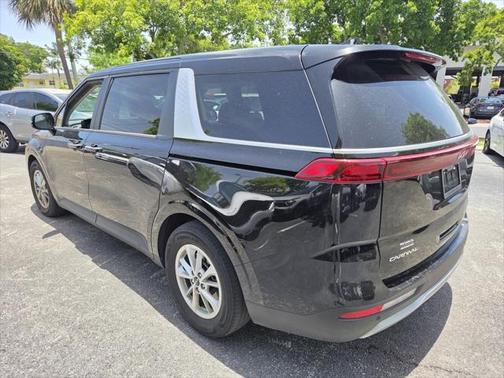 2023 Kia Carnival LX