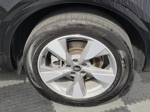 2023 Audi Q5 40 Premium Plus