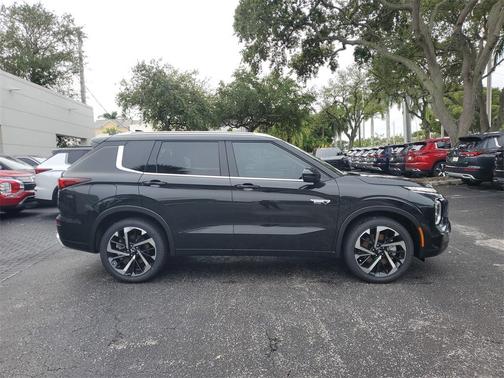 2025 Mitsubishi Outlander PHEV SEL
