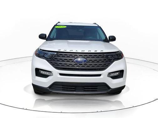 Oxford White 2021 Ford Explorer XLT