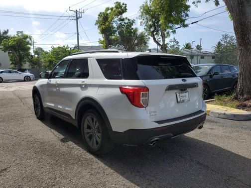 Oxford White 2021 Ford Explorer XLT