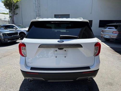 Oxford White 2021 Ford Explorer XLT