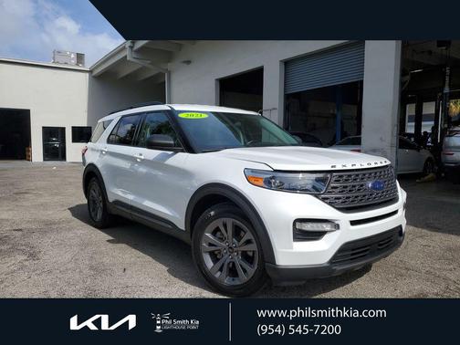 Oxford White 2021 Ford Explorer XLT
