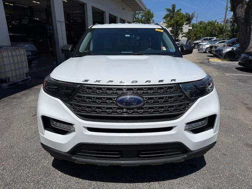 Oxford White 2021 Ford Explorer XLT