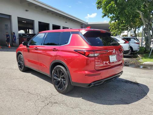 2022 Mitsubishi Outlander SE