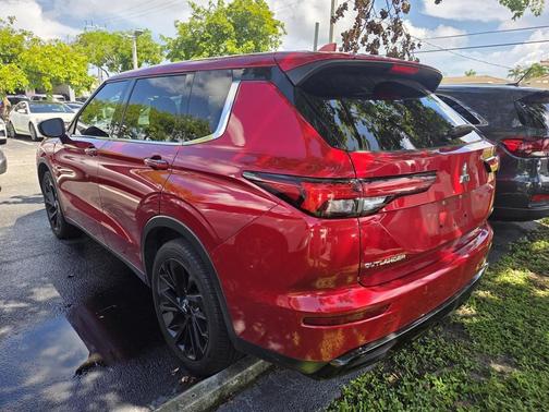 2022 Mitsubishi Outlander SE