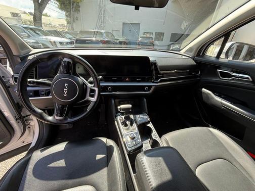 Glacial White Pearl 2024 Kia Sportage EX
