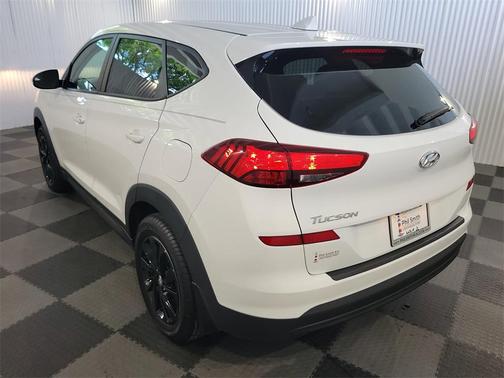 2021 Hyundai TUCSON SE