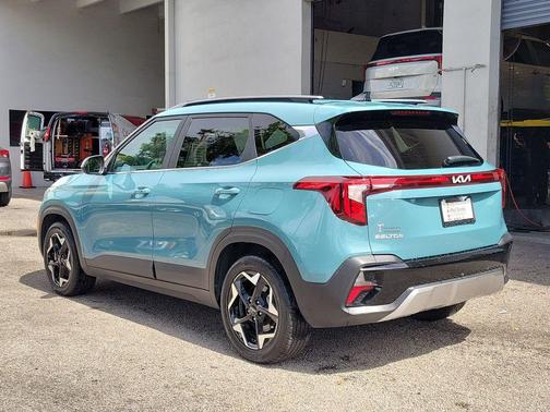 Pluton Blue 2024 Kia Seltos EX