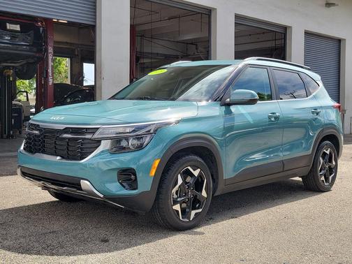 Pluton Blue 2024 Kia Seltos EX