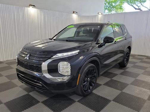 2022 Mitsubishi Outlander Black Edition 2WD