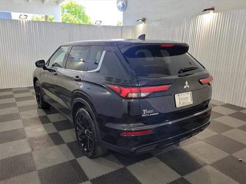 2022 Mitsubishi Outlander Black Edition 2WD