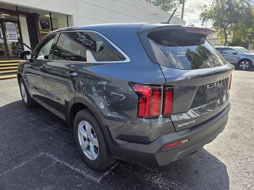 2023 Kia Sorento LX