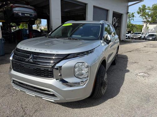 Alloy Silver Metallic 2022 Mitsubishi Outlander SEL 2.5 2WD