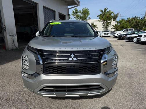 Alloy Silver Metallic 2022 Mitsubishi Outlander SEL 2.5 2WD