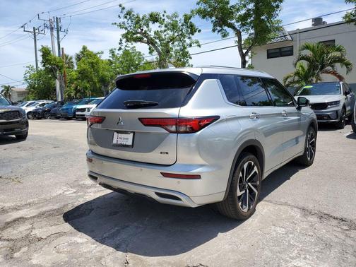 Alloy Silver Metallic 2022 Mitsubishi Outlander SEL 2.5 2WD