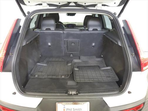 2021 Volvo XC40 T5 Momentum