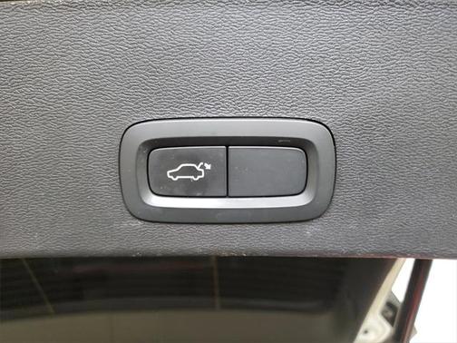 2021 Volvo XC40 T5 Momentum