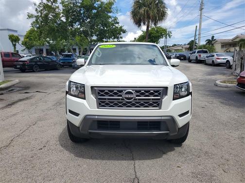 2022 Nissan Frontier SV