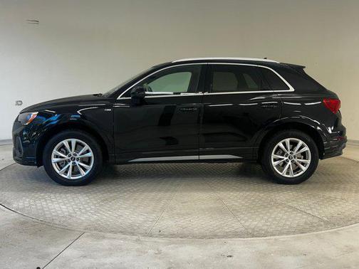 2022 Audi Q3 45 S line Premium