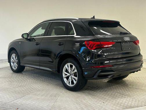 2022 Audi Q3 45 S line Premium