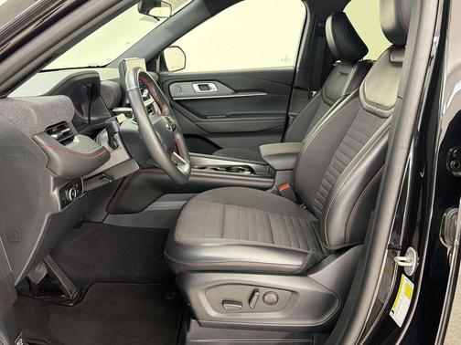 Agate Black Metallic 2025 Ford Explorer ST-Line