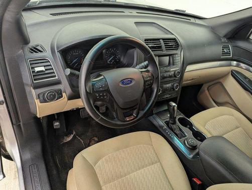 2017 Ford Explorer Base