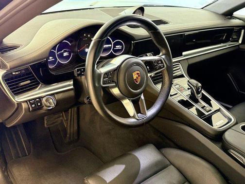 2017 Porsche Panamera 4
