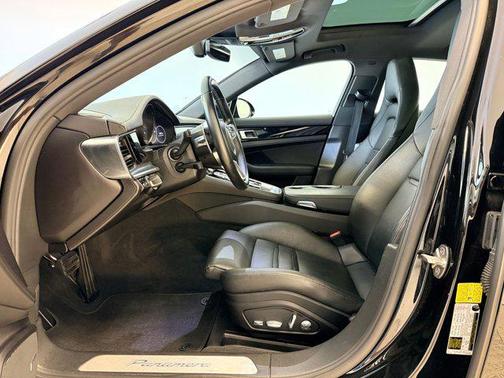 2017 Porsche Panamera 4